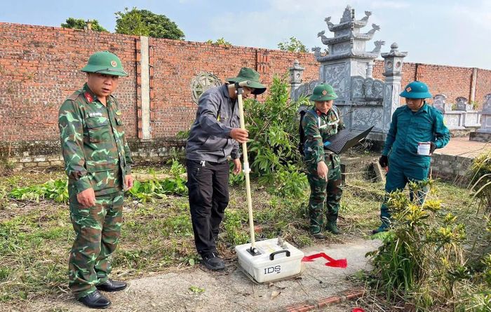 Thiết bị radar xuyên đất được đưa vào khảo sát nhằm hỗ trợ hạn chế đào xới trên diện rộng, giúp tiết kiệm tối đa thời gian và công sức.