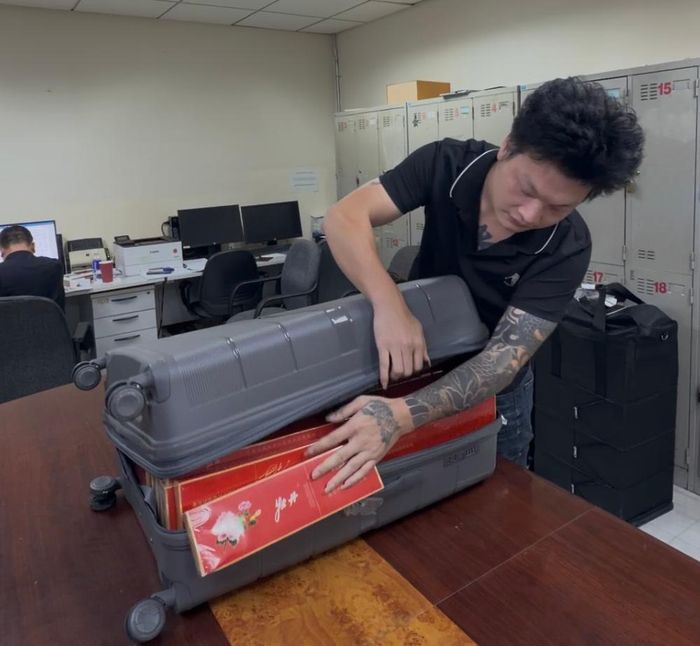 Số thuốc lá nhập lậu được vận chuyển trong hành lý ký gửi của các hành khách.