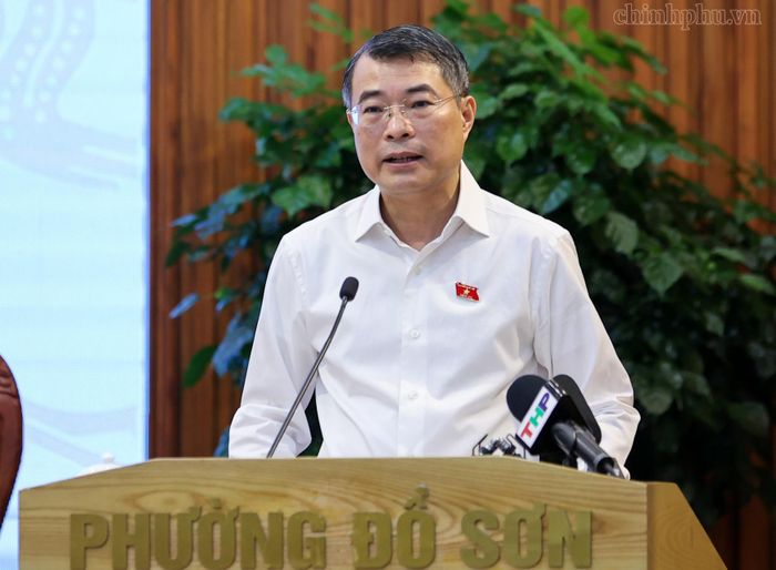 Thủ tướng Lê Minh Hưng phát biểu tại cuộc tiếp xúc cử tri. (Ảnh: Chinhphu.vn)