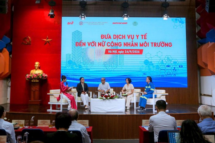 Các diễn giả trao đổi tại toạ đàm. Ảnh: Khánh Huy