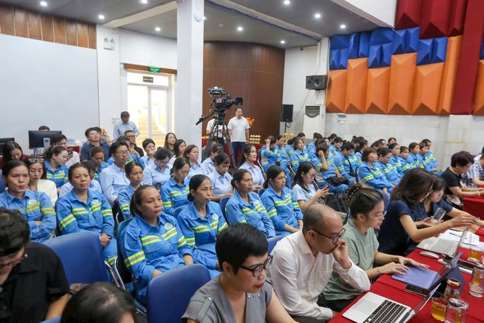 Đông đảo nữ công nhân môi trường Urenco tham dự sự kiện. Ảnh: Khánh Huy