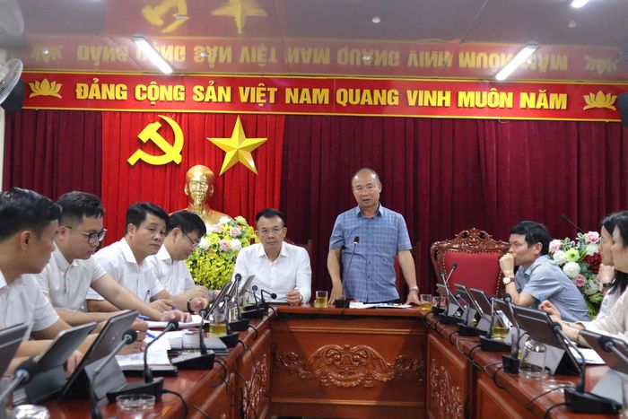 Phó Giám đốc Sở Nông nghiệp và Môi trường Hà Nội Nguyễn Đình Hoa phát biểu tại buổi làm việc. Ảnh: Nguyễn Mai