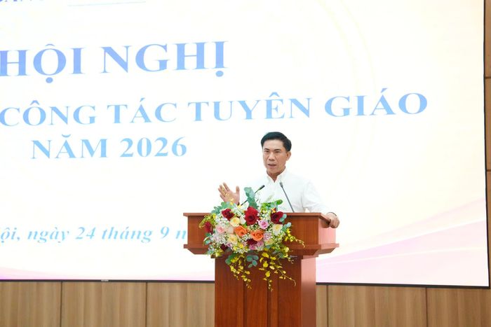 TS Đoàn Văn Báu, Vụ trưởng Ban Tuyên giáo Trung ương truyền đạt chuyên đề tại hội nghị. Ảnh: Hồng Thái