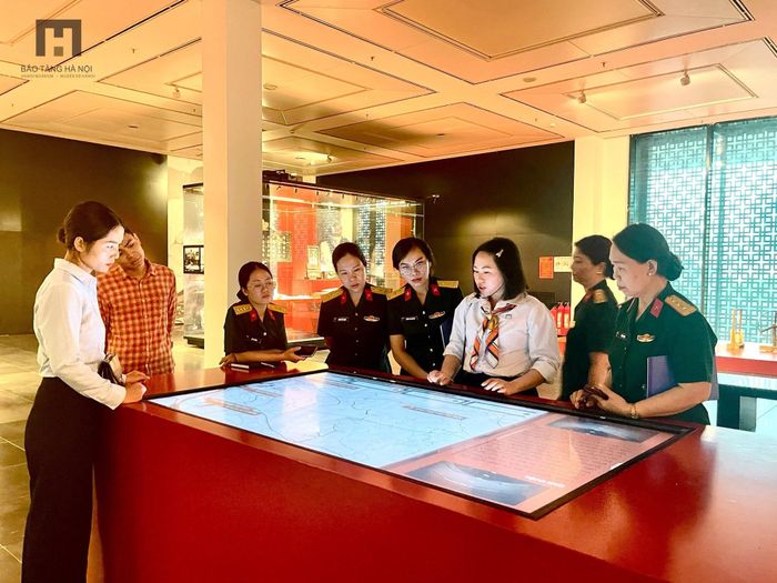 Bảo tàng Hà Nội trao đổi kinh nghiệm xây dựng nội dung tra cứu đa phương tiện, góp phần chuẩn hóa và khai thác dữ liệu bảo tàng. Ảnh: Bảo tàng Hà Nội