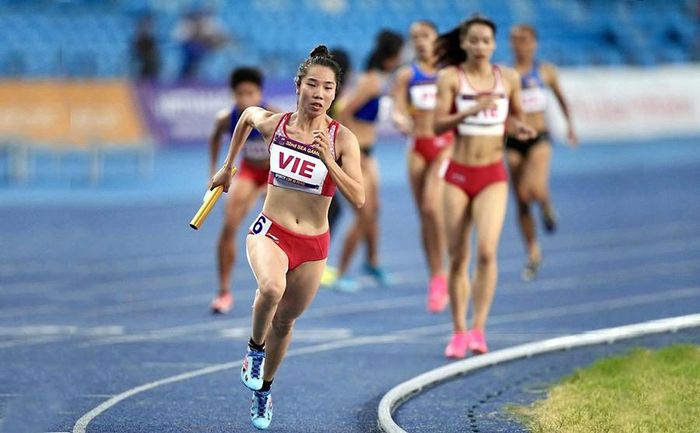 Tổ chạy tiếp sức 4x400m nữ là một trong những mũi nhọn của điền kinh Việt Nam ở ASIAD 20. Ảnh: Bùi Lượng