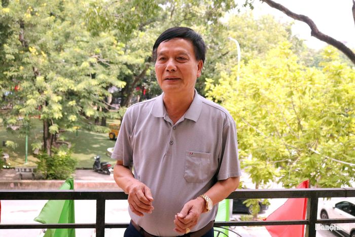 Ông Phạm Văn Thiết, Tổ trưởng Tổ dân phố số 25, phường Nghĩa Đô. Ảnh: M.T
