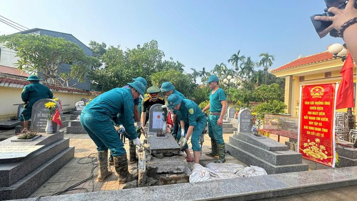 Chung sức, chung lòng, quyết tâm hoàn thành tốt nhiệm vụ. Ảnh: Mai Hoa