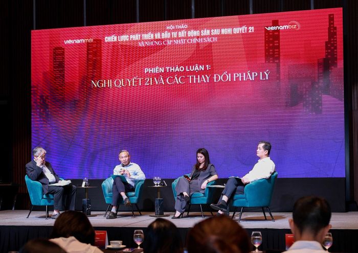 TS. Phan Đức Hiếu, Ủy viên Thường trực Ủy ban Kinh tế và Tài chính của Quốc hội phát biểu tại Hội thảo "Chiến lược phát triển và đầu tư bất động sản sau Nghị quyết 21 và những cập nhật chính sách”. Ảnh: BTC