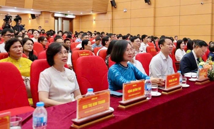Các đại biểu tham dự chương trình. Ảnh: Hoàng Hiền 
