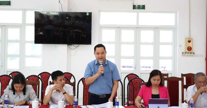 Thành viên Đoàn giám sát trao đổi tại chương trình. Ảnh: PV