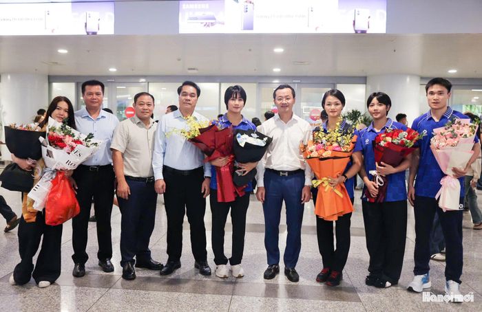 Lãnh đạo Sở Văn hoá, Thể thao và Du lịch cùng Trung tâm Huấn luyện và Thi đấu thể thao Hà Nội chúc mừng các thành viên của thể thao Hà Nội thi đấu tại ASIAD 20.