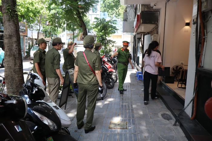 Kịp thời xử lý những vi phạm trật tự đô thị nhỏ nhất. Ảnh: Đức Tuấn