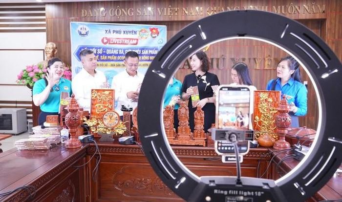 Xã Phú Xuyên tổ chức phiên livestream "Kết nối số - Quảng bá, giới thiệu sản phẩm”. Ảnh: Thuỳ Dương