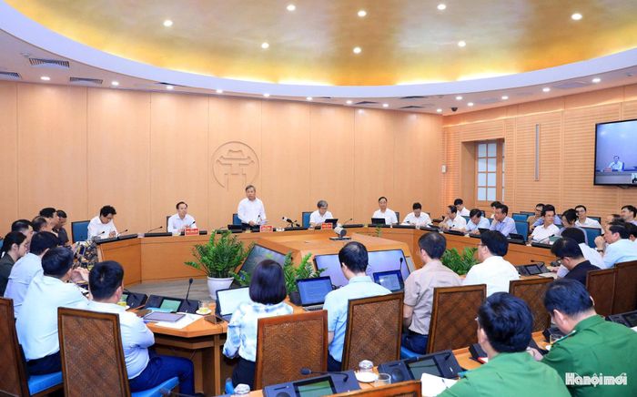 Chủ tịch UBND thành phố Hà Nội Vũ Đại Thắng chủ trì cuộc họp. Ảnh: Viết Thành