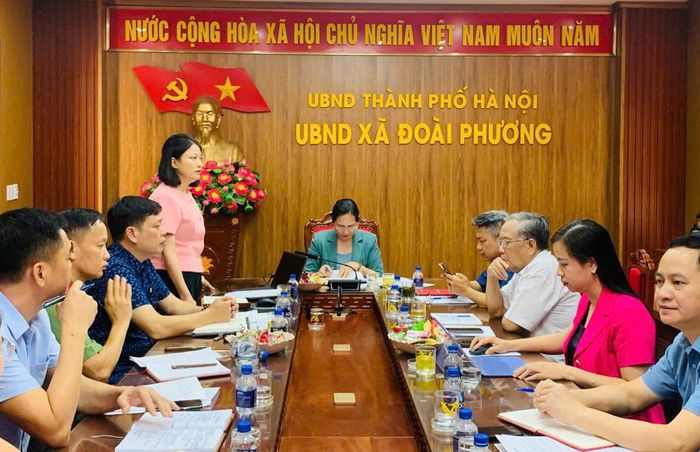 Đại diện UBND xã báo cáo tại chương trình. Ảnh: PV