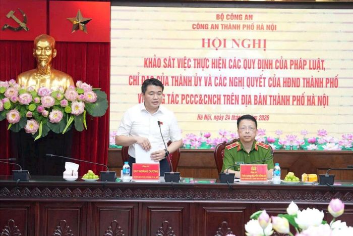 Đoàn khảo sát làm việc với Công an thành phố do Trưởng ban Pháp chế HĐND thành phố Duy Hoàng Dương làm Trưởng đoàn. Ảnh: Vân Hà
