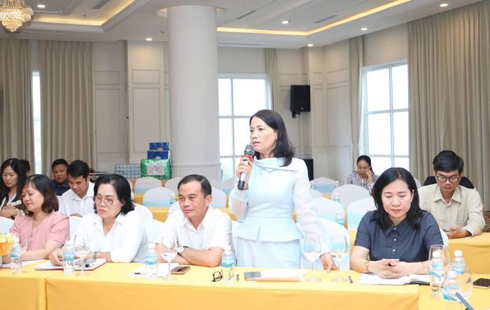 Đại biểu trao đổi kinh nghiệm tại hội nghị. Ảnh: Lê Phương