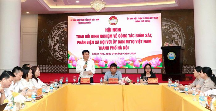Phó Chủ tịch Ủy ban MTTQ Việt Nam thành phố Hà Nội Phạm Anh Tuấn phát biểu tại hội nghị. Ảnh: Lê Phương