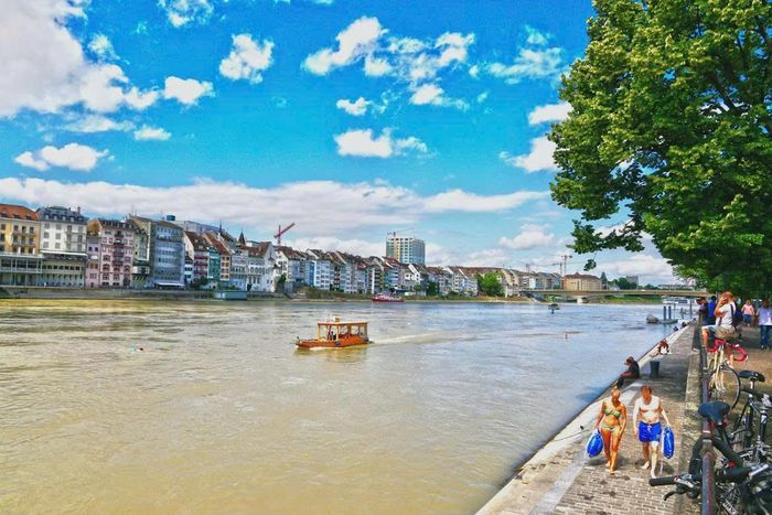 Sông Rhine chảy qua Basel, Thụy Sĩ. Ảnh: Unsplash