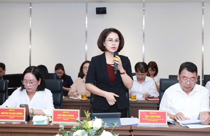 Giám đốc Sở Ngoại vụ Hà Nội Ngô Minh Hoàng phát biểu tại hội nghị. Ảnh: Khánh Huy