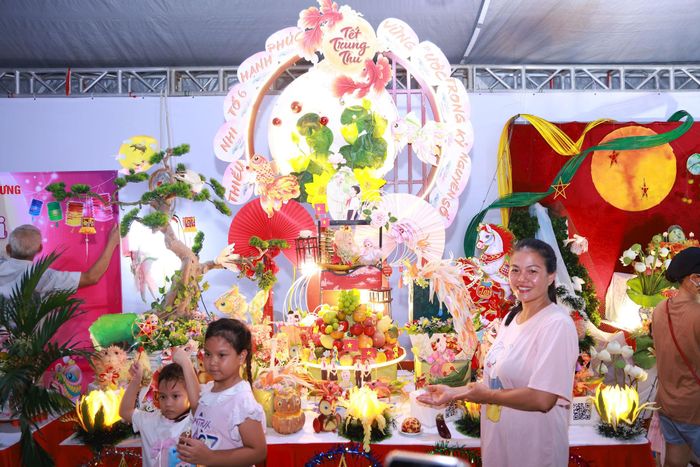 Nhiều mâm cỗ Trung thu được trình bày công phu. Ảnh: Văn Tuyến
