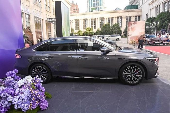 Xingrui L Plus 2027 tiếp tục áp dụng ngôn ngữ thiết kế đặc trưng của gia đình Geely