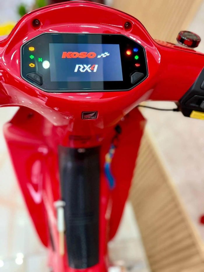 Cụm đồng hồ được nâng cấp lên màn hình điện tử Koso RX4.