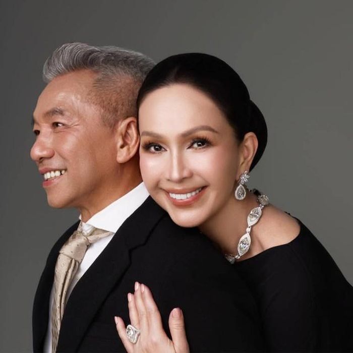 Sau hơn 3 thập kỷ chung sống, hôn nhân viên mãn của nữ diễn viên luôn khiến nhiều khán giả ngưỡng mộ.