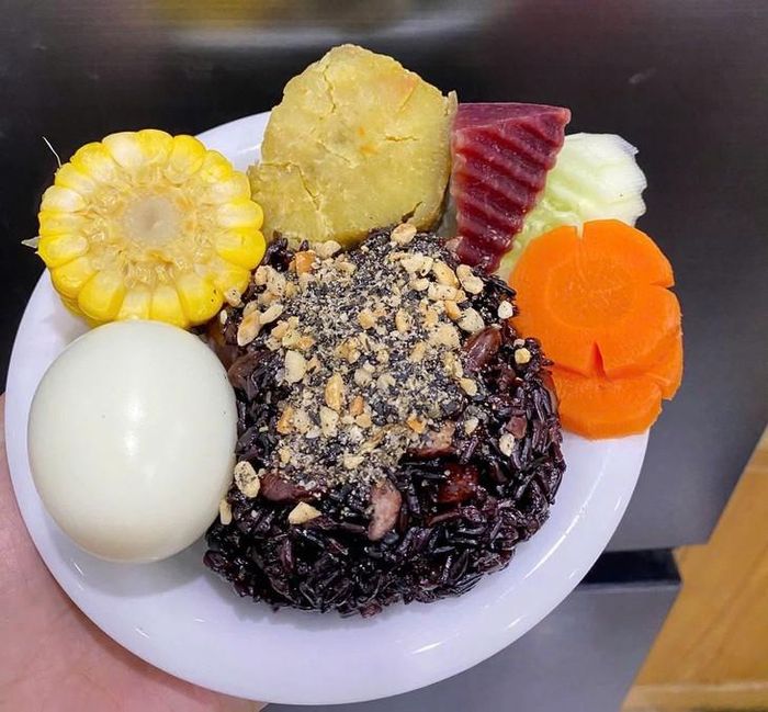 Ăn bữa sáng giúp duy trì đường huyết ổn định, cung cấp năng lượng đều đặn và đáp ứng nhu cầu dinh dưỡng của cơ thể. Ảnh: Vũ Thủy.