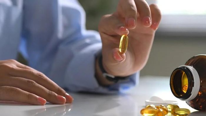 Rủi ro thực sự của vitamin D lại nằm ở việc người dân tự ý sử dụng quá liều. Ảnh minh họa: iStock.