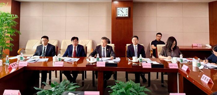 Thứ trưởng Shen Hongbing tại cuộc hội đàm.