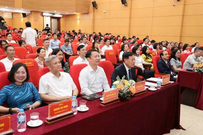 Các đại biểu tham gia lễ mit tinh. Ảnh: Trần Minh