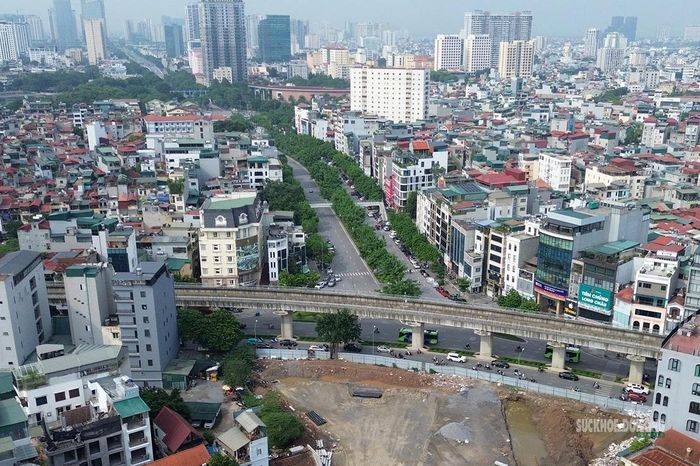 Khi tuyến đường được hoàn thiện, đây sẽ là một mắt xích mới trong mạng lưới giao thông khu vực phía Tây Hà Nội, kết nối các trục Cầu Giấy, Dương Đình Nghệ và các khu đô thị lân cận. Ảnh: Tuấn Anh