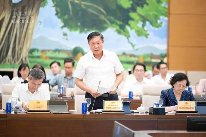 Thứ trưởng Bộ Y tế Đỗ Xuân Tuyên tại phiên họp. Ảnh: Media Quốc hội