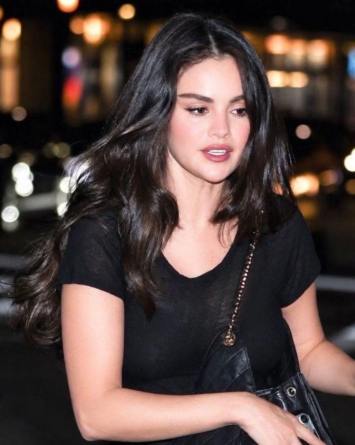 Dân mạng đồng loạt thả tim nhan sắc ngày càng thăng hạng của Selena.