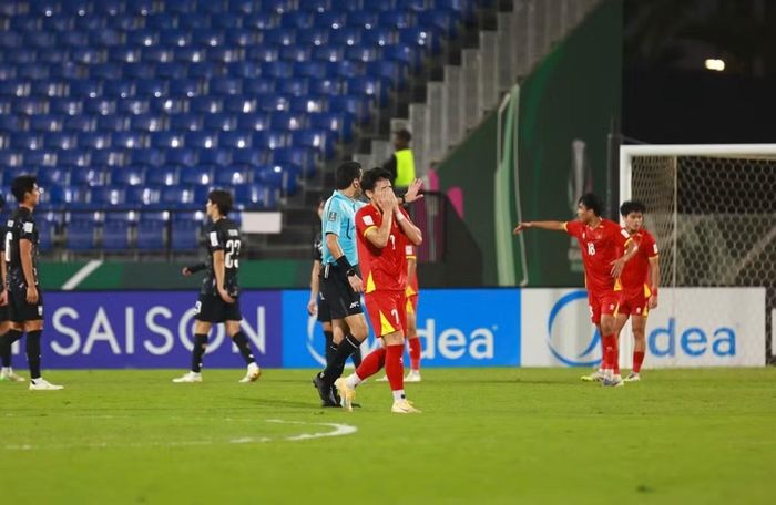 Đình Bắc nhận thẻ đỏ trong trận U23 Việt Nam - U23 Hàn Quốc hồi tháng 1 năm nay. Ảnh: Tedtran TV.