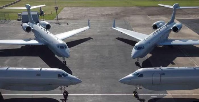 RAAF cũng đang xây dựng các địa điểm phục vụ MC-55A tại Darwin và quần đảo Cocos, bên cạnh căn cứ chính Edinburgh.