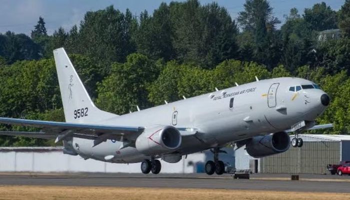 Máy bay được tích hợp cùng các nền tảng như máy bay tuần thám biển P-8A Poseidon và máy bay không người lái trinh sát tầm cao MQ-4C Triton.