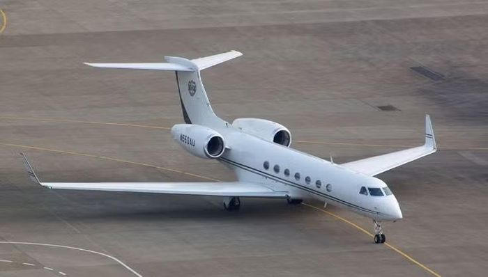 MC-55A Peregrine được phát triển trên khung thân máy bay thương mại Gulfstream G550 và được tập đoàn L3Harris Technologies cải tiến sâu cho nhiệm vụ quân sự.