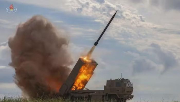 KCNA cho biết loại rocket mới sẽ giúp Triều Tiên tăng cường hỏa lực dọc khu vực biên giới.