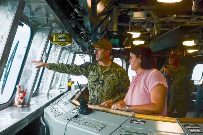 Với USS Canberra, vai trò không nhất thiết nằm ở việc trở thành tàu chiến mạnh nhất trong đội hình, mà ở khả năng duy trì hiện diện trên mặt nước và phối hợp với các lực lượng khác.