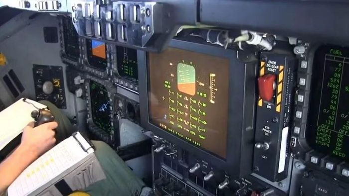 Vì vậy, gọi B-2 là “oanh tạc cơ vô hình” chỉ là cách nói dễ hình dung. Trên thực tế, tàng hình không đồng nghĩa với vô hình. B-2 vẫn có thể bị phát hiện trong những điều kiện nhất định.