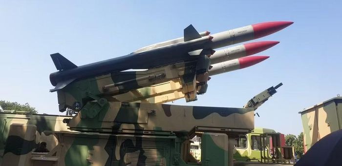 Thực tế này đã tạo ra dư luận "không hài lòng" tại Nga, khi xuất hiện ý kiến rằng họ đã tự tạo ra một đối thủ cạnh tranh trên thị trường vũ khí ngay tại "sân sau" và hiện đang từng bước đẩy Moskva ra khỏi "vùng ảnh hưởng" trước đây.