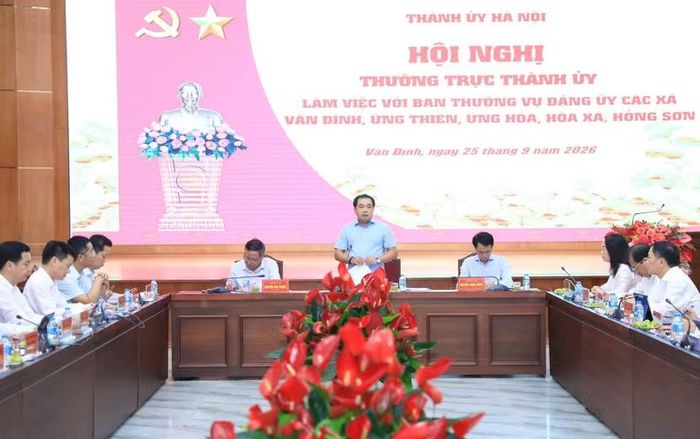 Bí thư Thành ủy Hà Nội Trần Đức Thắng phát biểu tại cuộc họp