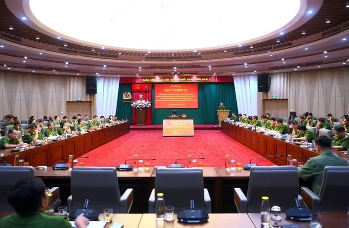 Hội nghị được tổ chức dưới hình thức trực tiếp kết hợp trực tuyến đến Công an các địa phương