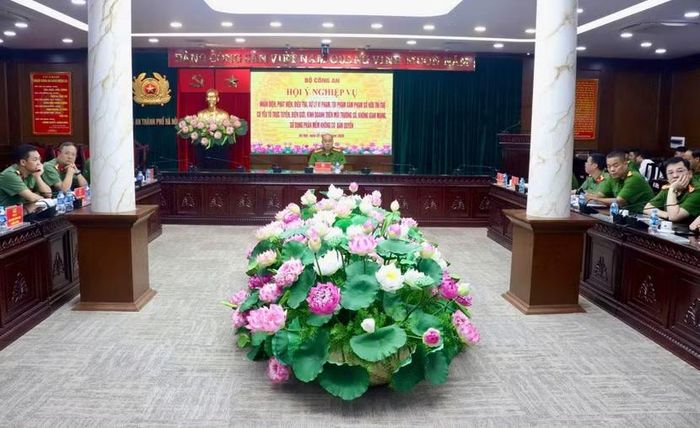 Dự tại điểm cầu Hà Nội có Đại tá Nguyễn Đức Long - Phó Giám đốc CATP