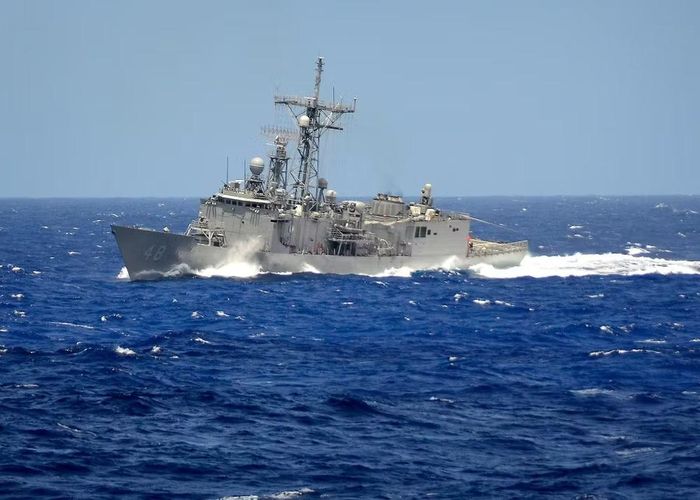 Tổng cộng 71 tàu thuộc lớp Oliver Hazard Perry đã được đóng mới trong giai đoạn 1977 - 2004, hiện tại Hải quân Mỹ đã cho nghỉ hưu toàn bộ lớp khinh hạm này.