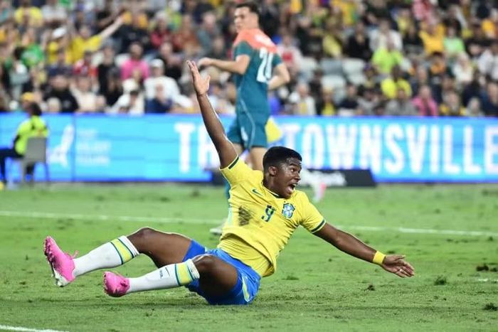 Brazil thở phào vì hòa Úc 1-1 (Ảnh: Getty Images)