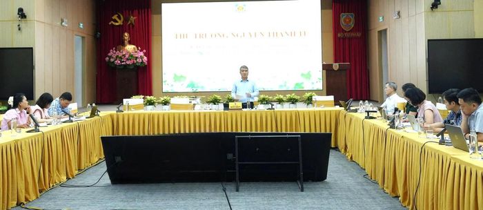 Quang cảnh cuộc họp.