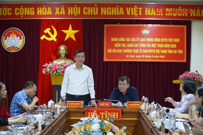 Chủ tịch Ủy ban MTTQ Việt Nam tỉnh Hà Tĩnh Nguyễn Thành Đồng phát biểu tiếp thu ý kiến của Đoàn công tác. Ảnh: HN.